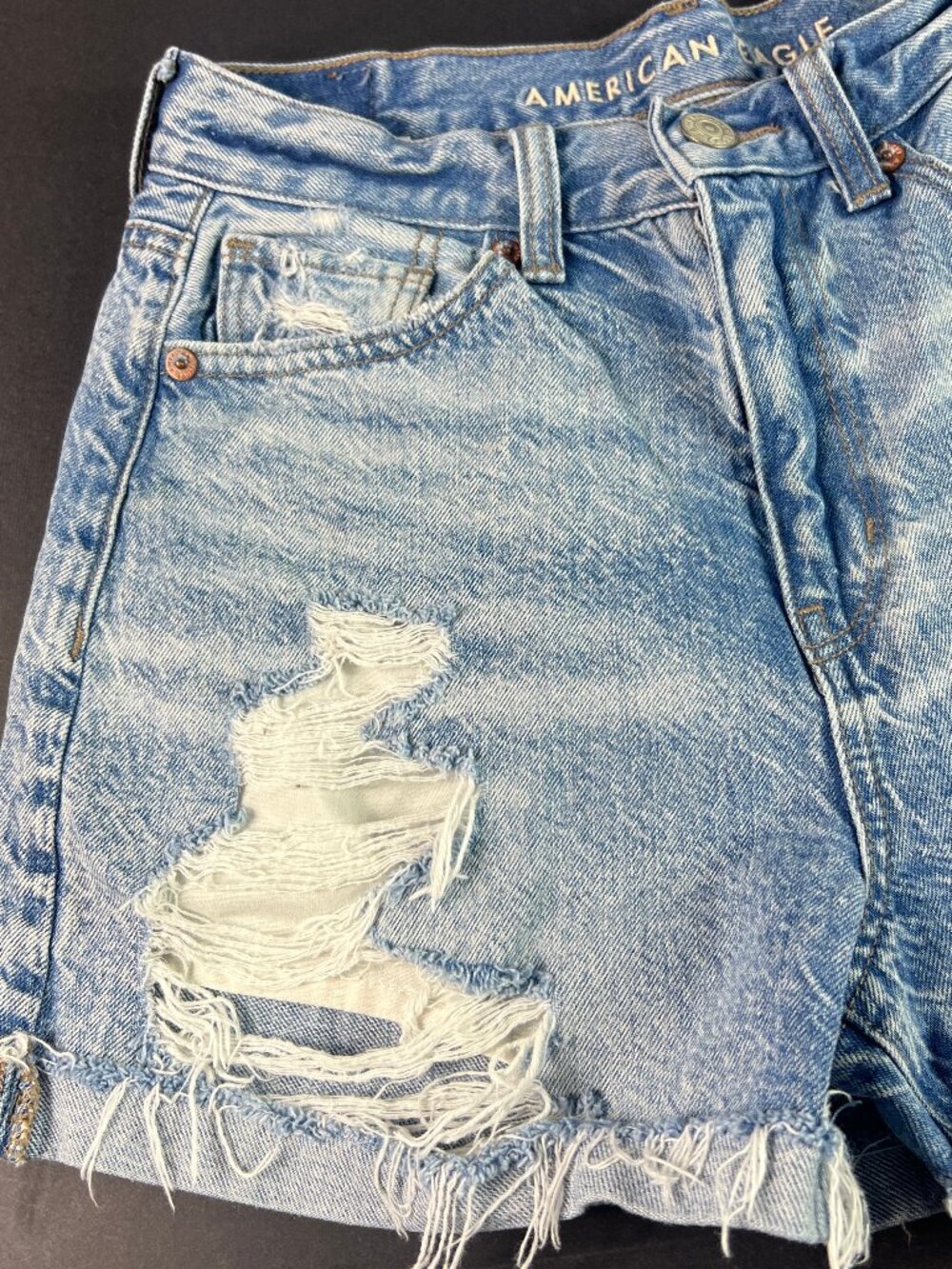 American Eagle Shorts Women's 25* Mom Blue Faded Cuffed Distressed Denim Tag 0 - Picture 2 of 16